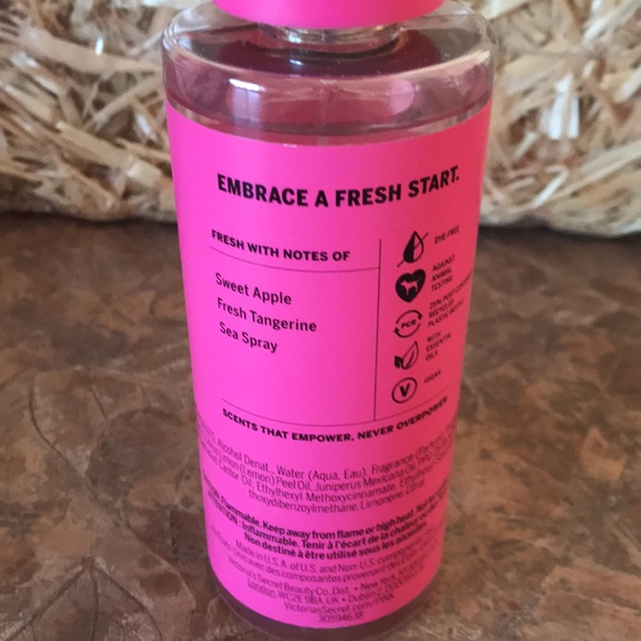 Pink Victoria’s Secret fresh and clean body mist - Picture 4 of 4